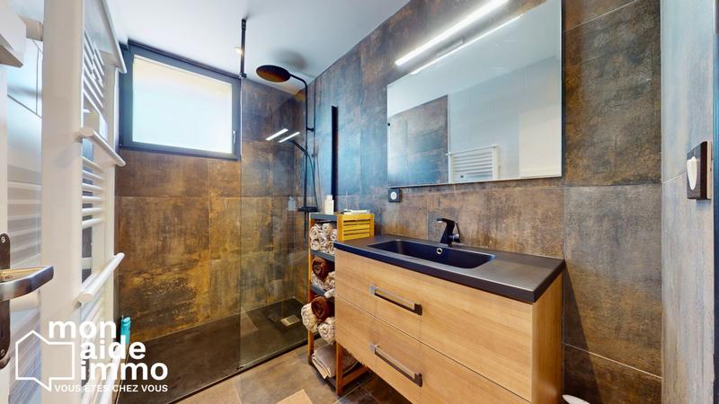 Maison - 180 m² - 7 pièces