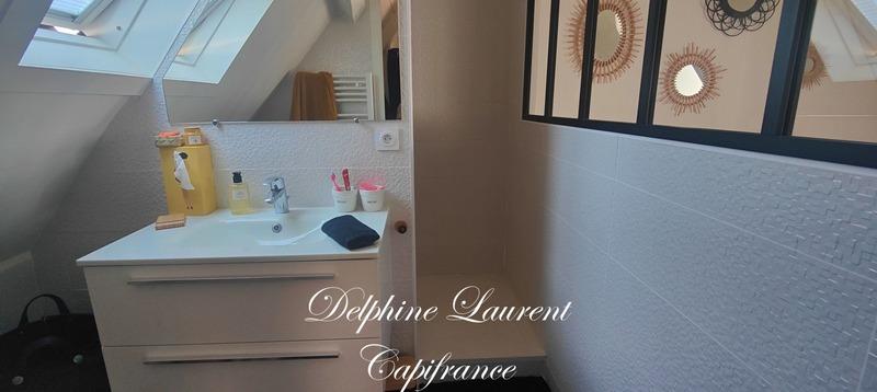 Maison traditionnelle - 232 m² - 7 pièces