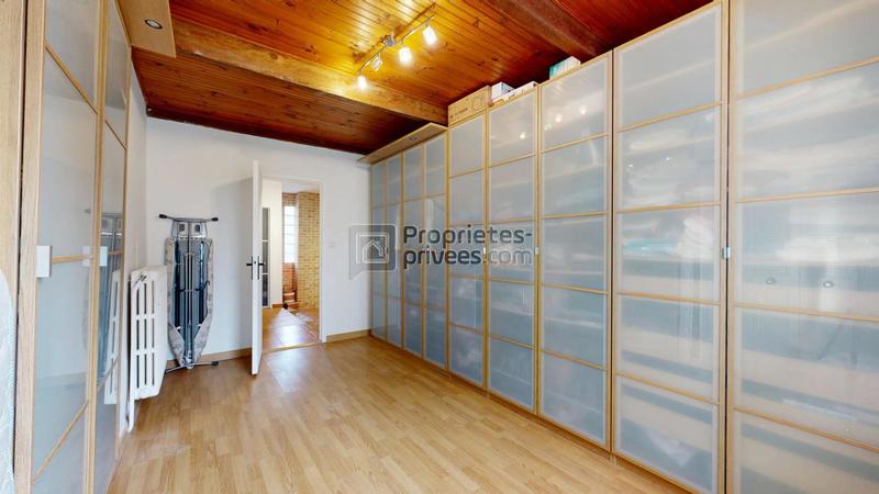 Maison - 260 m² - 9 pièces