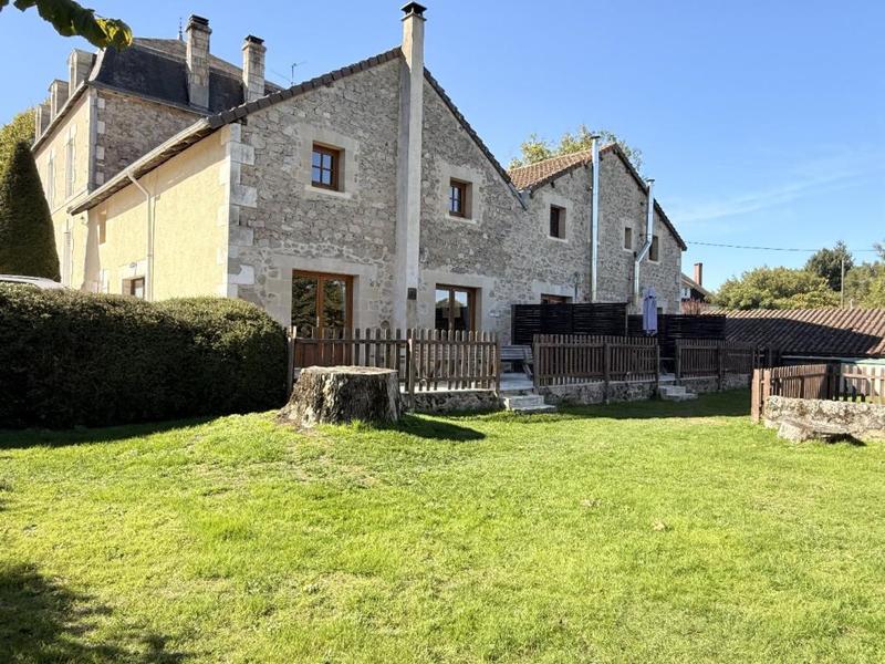 Maison - 240 m² - 19 pièces
