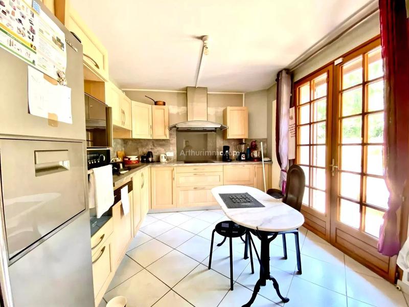 Maison - 253 m² - 11 pièces