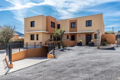 Immeuble - 308 m² - 14 pièces