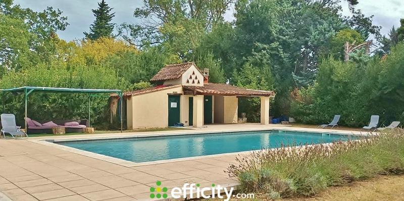 Maison - 1 000 m² - 33 pièces