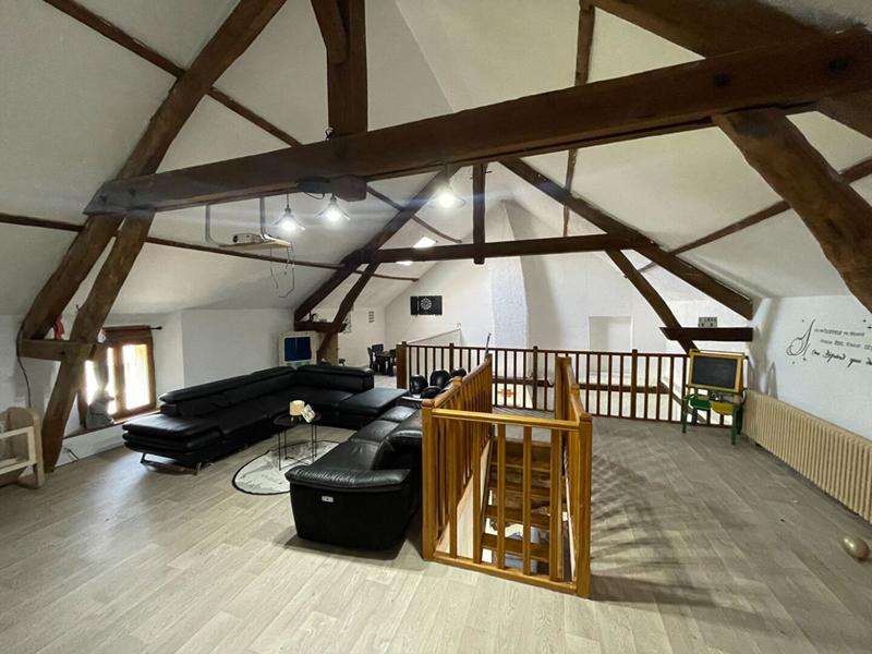 Maison - 270 m² - 6 pièces