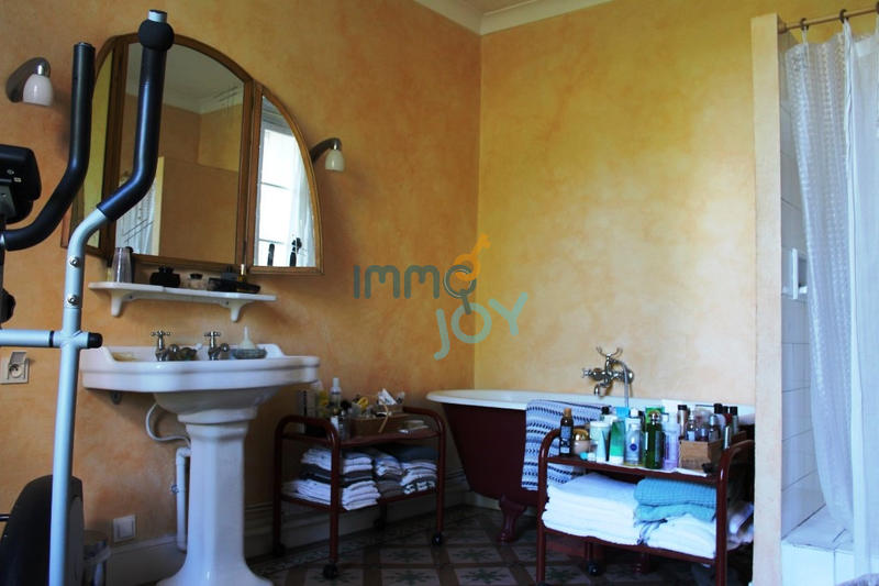 Propriété - 360 m² - 15 pièces