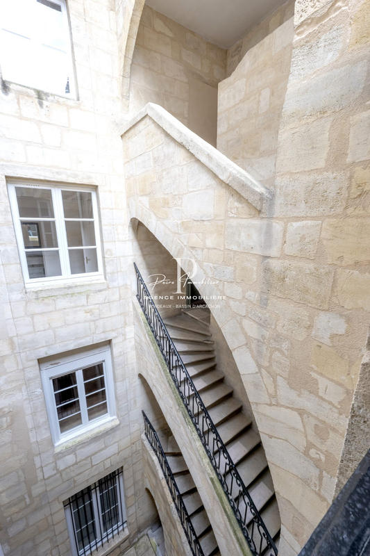 Appartement - 104 m² - 4 pièces