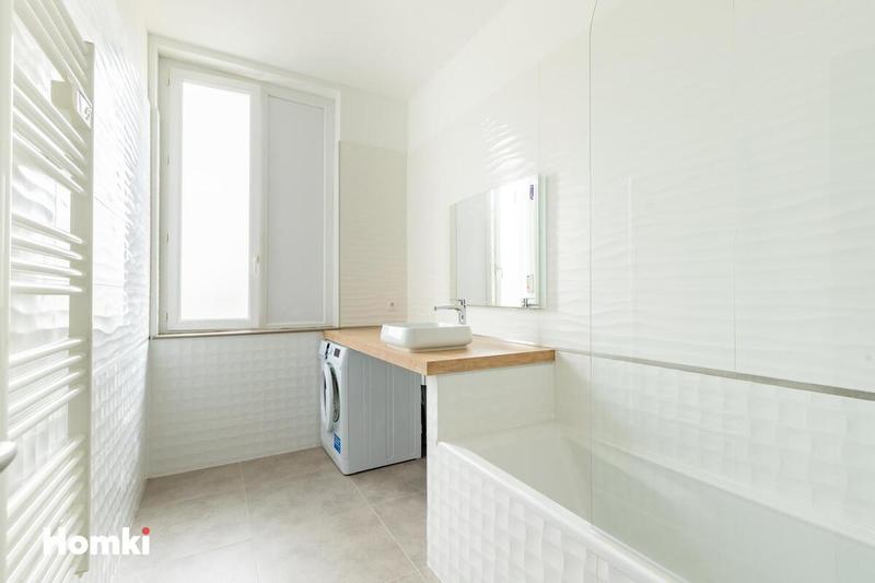 Studio - 150 m² - 5 pièces