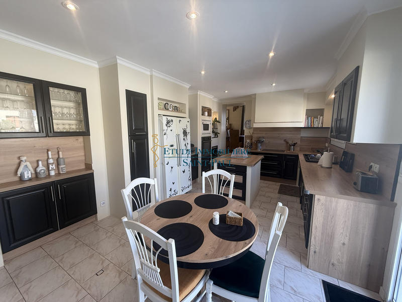 Maison - 240 m² - 5 pièces