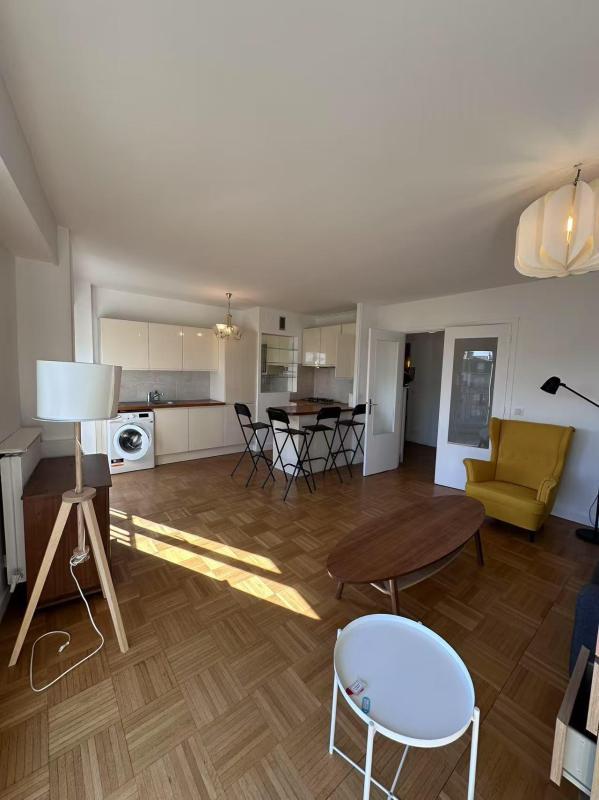 Studio - 60 m² - 1 pièce