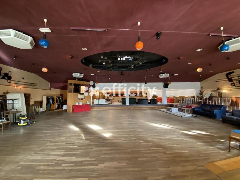 Bureau - 899 m² - 15 pièces