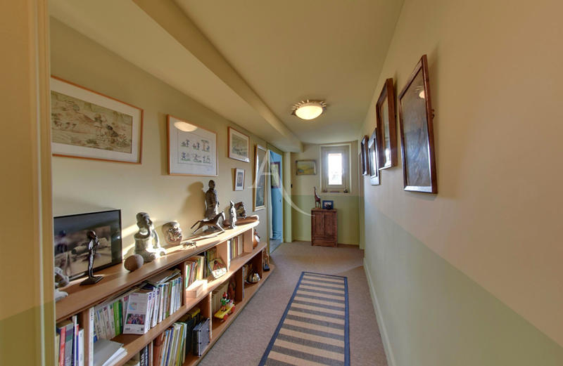 Maison - 207 m² - 6 pièces