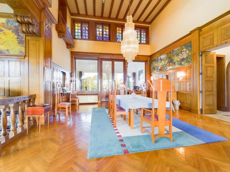 Maison - 550 m² - 12 pièces