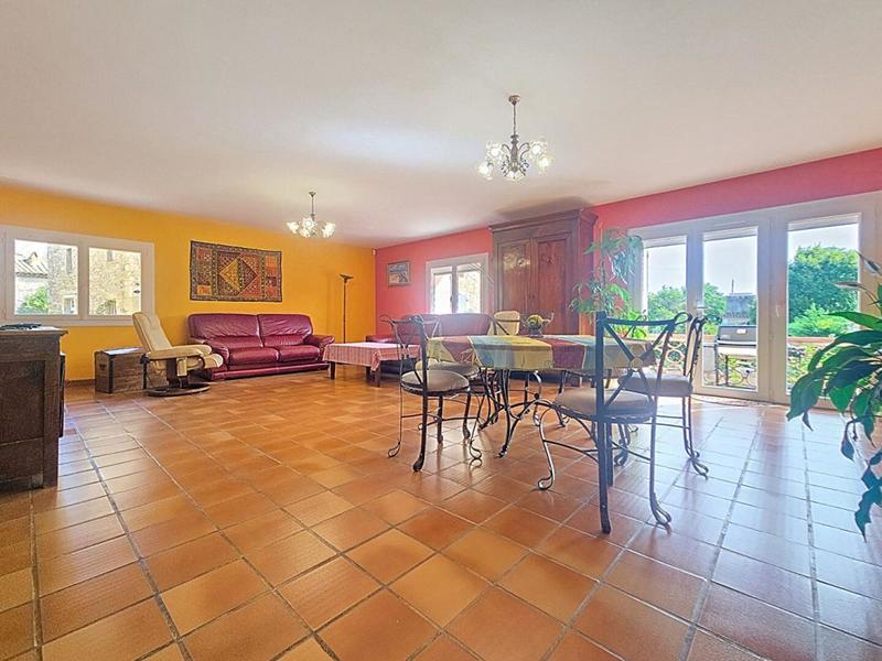 Maison - 210 m² - 8 pièces