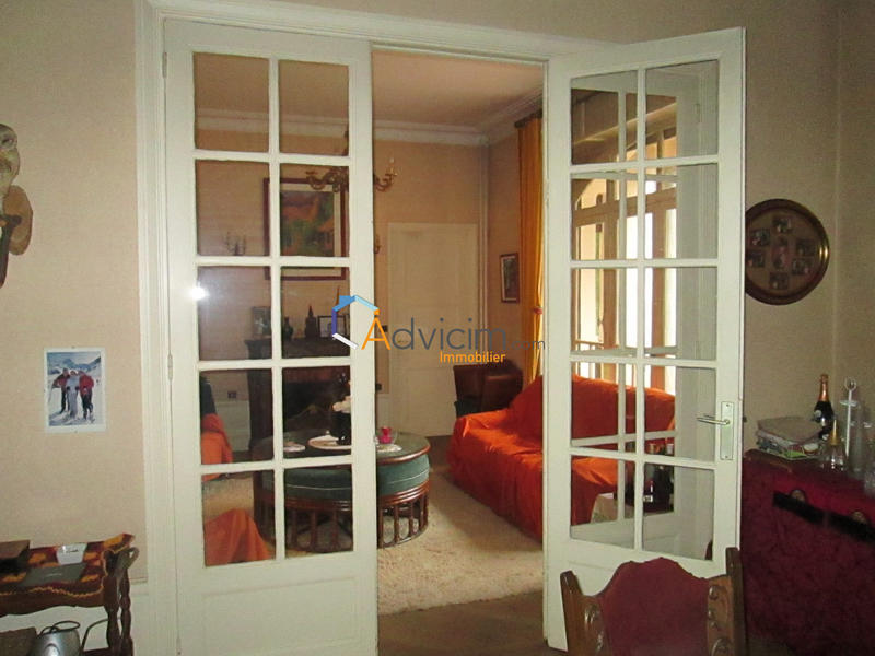 Maison - 260 m² - 9 pièces