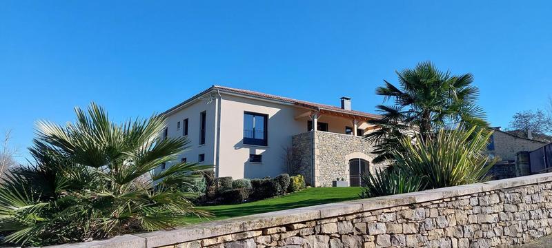 Maison - 220 m² - 6 pièces