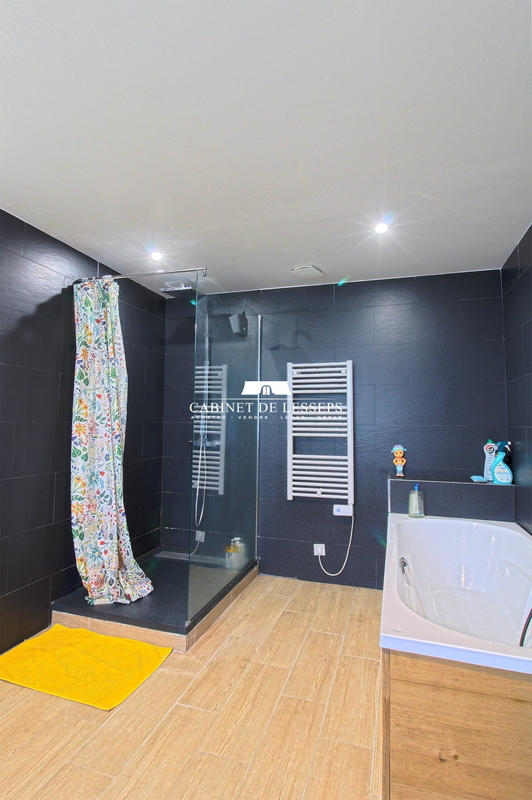 Maison - 121 m² - 4 pièces