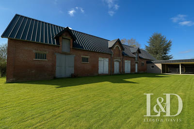 Maison - 460 m² - 18 pièces