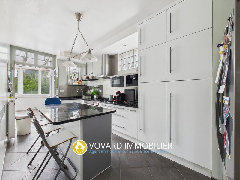 Maison - 234 m² - 8 pièces