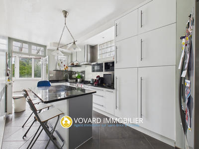 Maison - 234 m² - 8 pièces