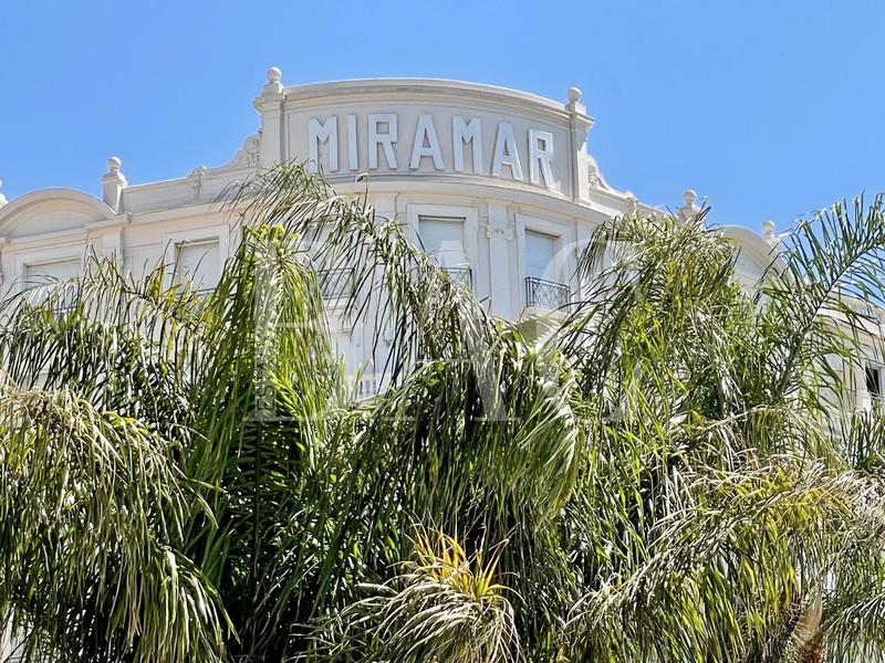 Villa - 1 100 m² - 18 pièces