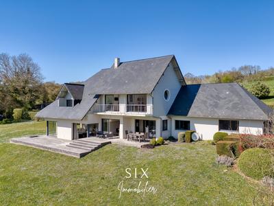 Maison - 270 m² - 9 pièces