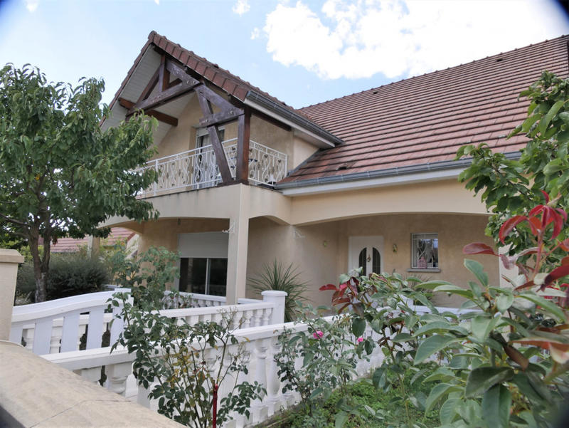 Maison - 258 m² - 8 pièces