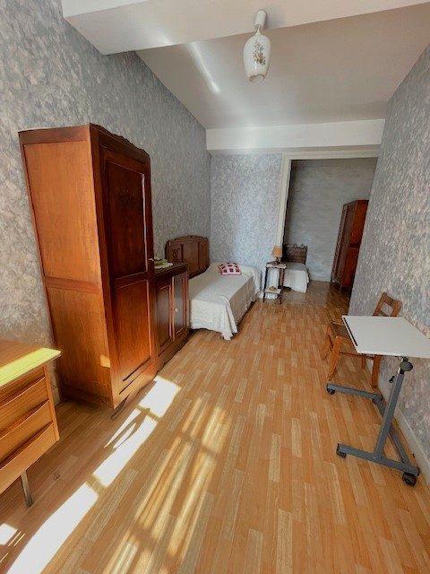 Maison - 185 m² - 10 pièces