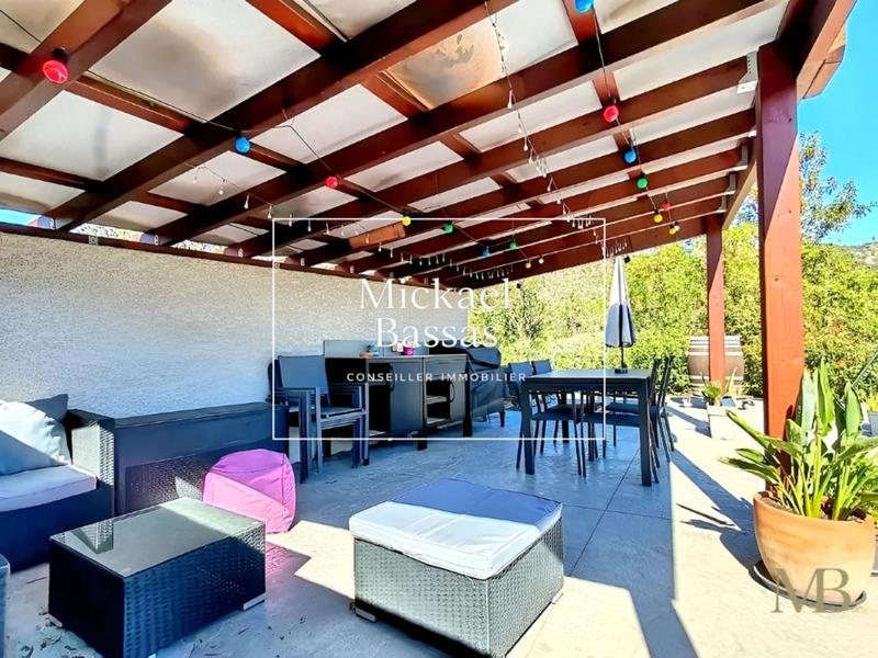 Maison - 208 m² - 4 pièces