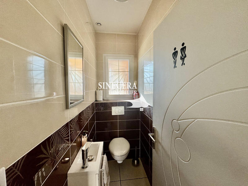 Maison - 224 m² - 9 pièces