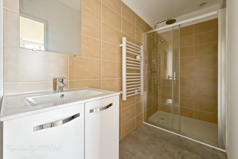 Maison - 215 m² - 9 pièces