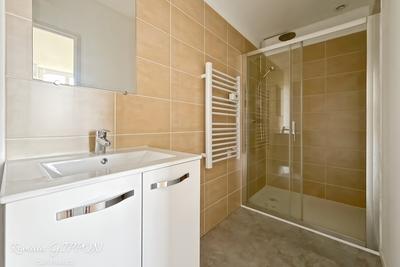 Maison - 215 m² - 9 pièces