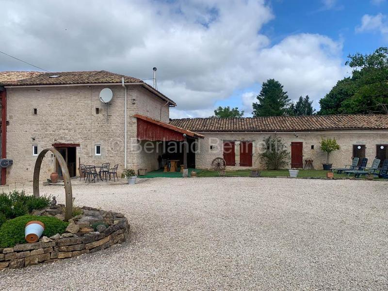 Maison en pierre - 439 m² - 14 pièces