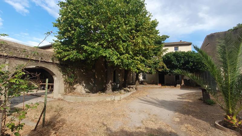 Maison - 250 m² - 8 pièces