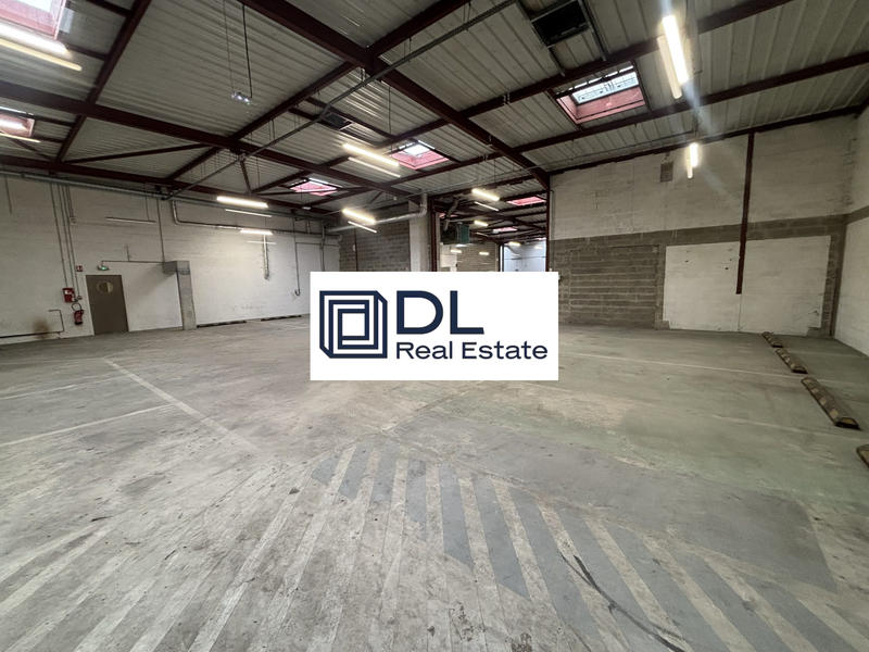 Entrepôt - 1 600 m²