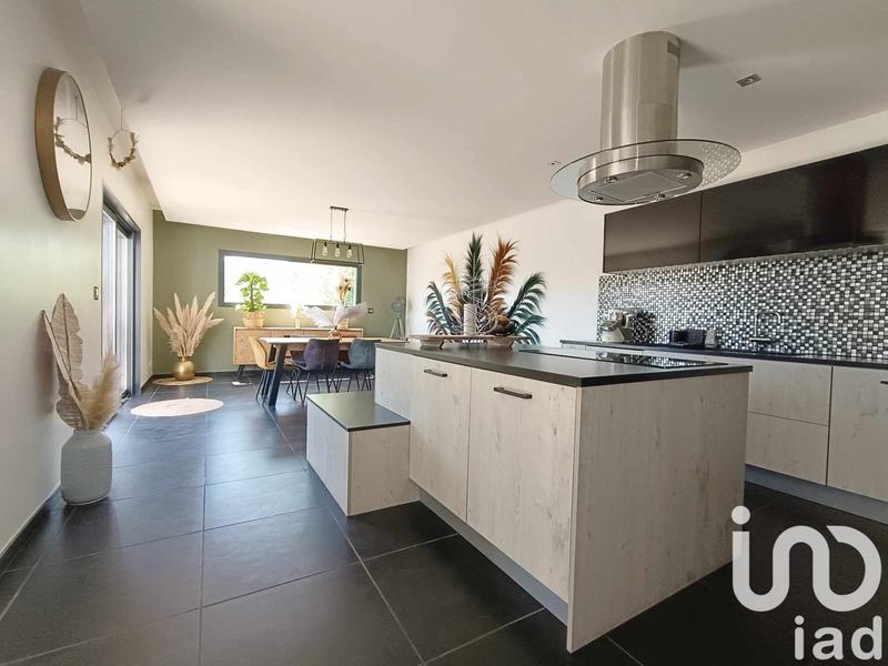 Maison - 230 m² - 7 pièces