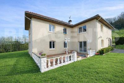Maison - 270 m² - 8 pièces