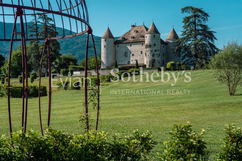 Château - 1 204 m² - 19 pièces