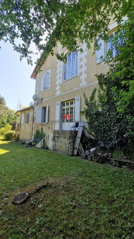 Maison - 354 m² - 10 pièces
