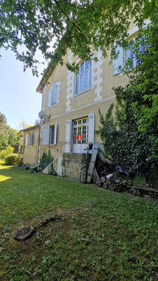 Maison - 354 m² - 10 pièces