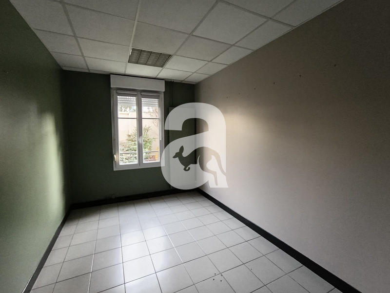 Local commercial - 109 m² - 5 pièces