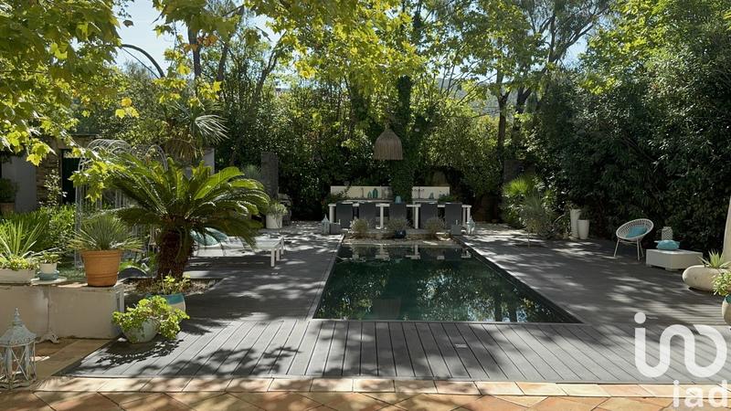 Maison - 400 m² - 10 pièces