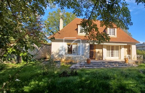 Maison - 120 m² - 10 pièces