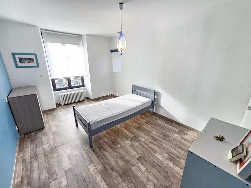 Maison - 225 m² - 9 pièces