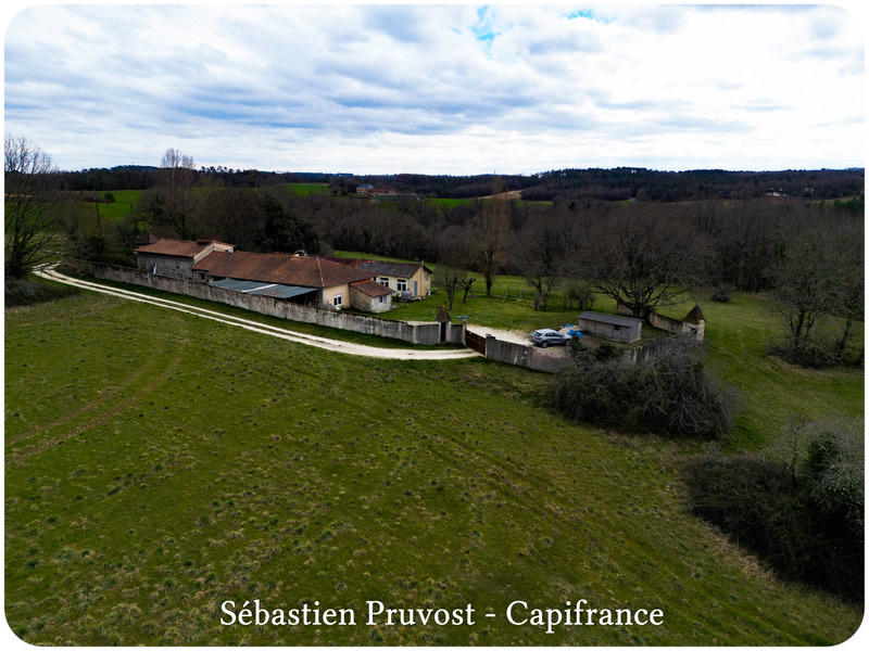 Propriété - 145 m² - 10 pièces