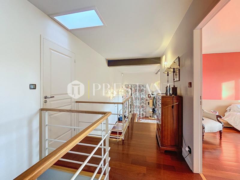 Maison - 250 m² - 6 pièces