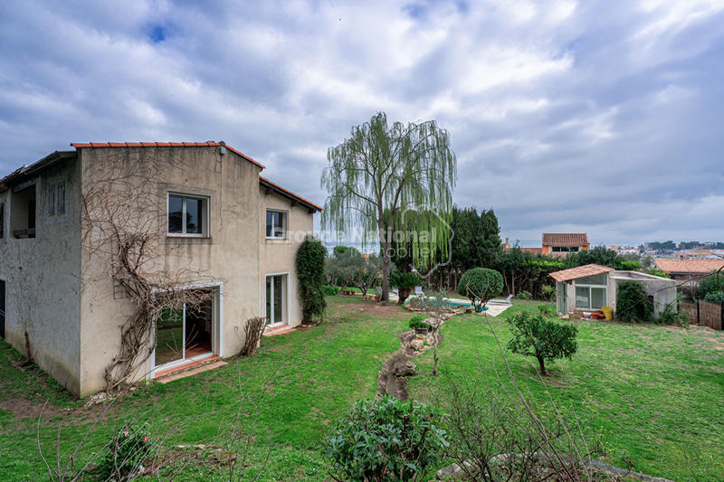 Maison - 241 m² - 6 pièces