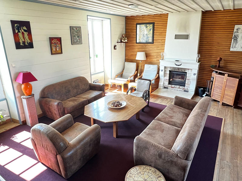 Maison - 330 m² - 8 pièces