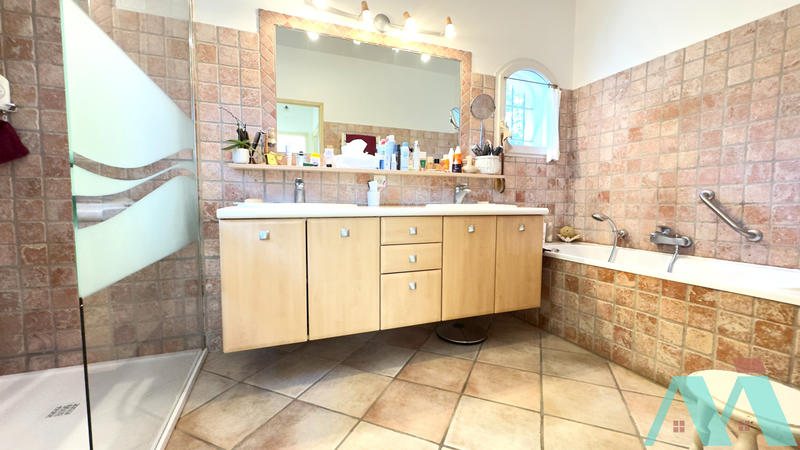 Maison - 185 m² - 5 pièces