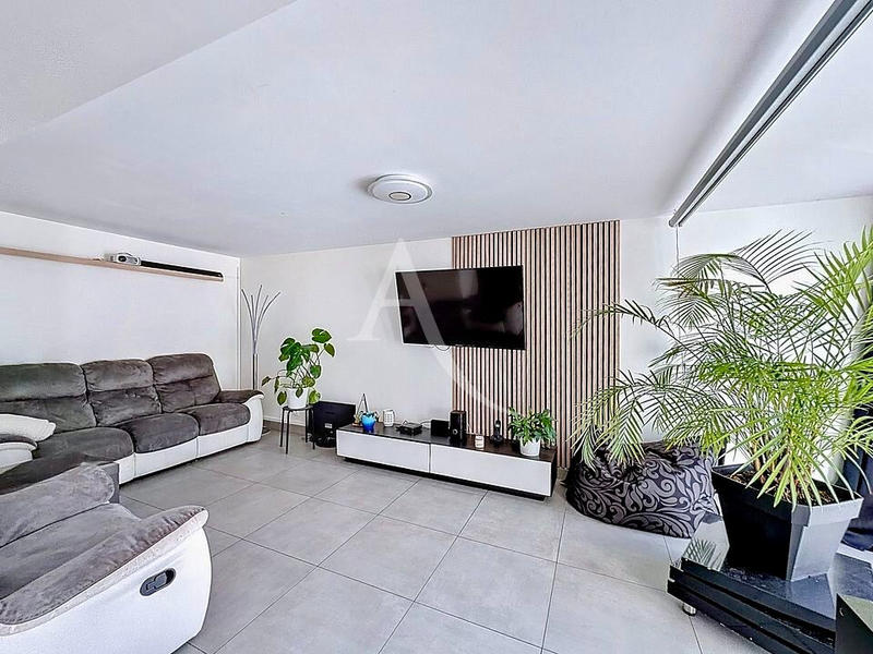 Maison - 107 m² - 6 pièces