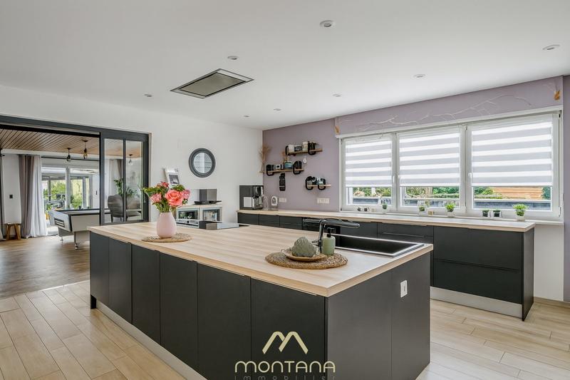 Maison - 270 m² - 6 pièces